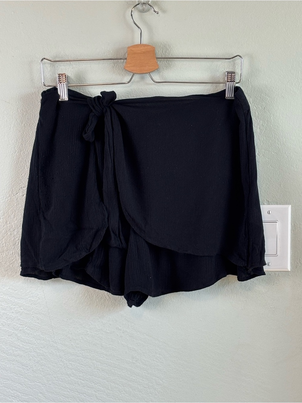 Bundle 2/$30! Free People M Black High Waist Tie-Front Overlay Shorts